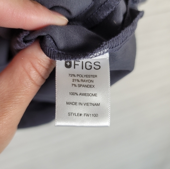 FIGS Casma Three-Pocket Scrub Top in Graphite, sz XS - Picture 8 of 12